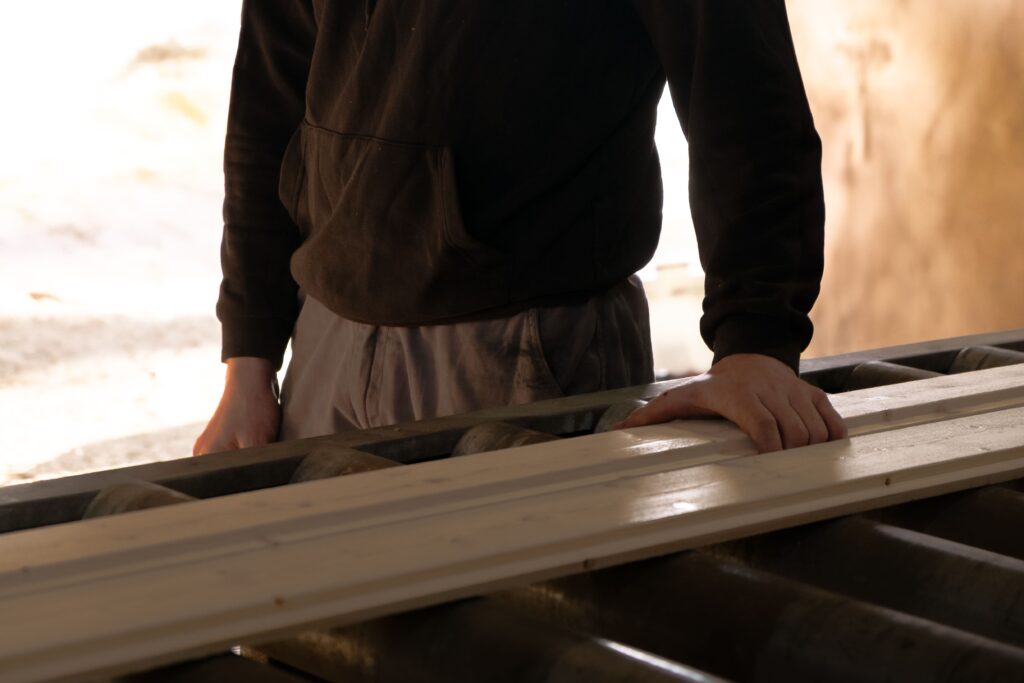 Medeksa degintos medienos gamybos procesas