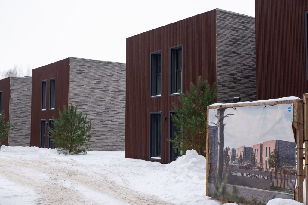 Charred spruce for facade in medeksa rust